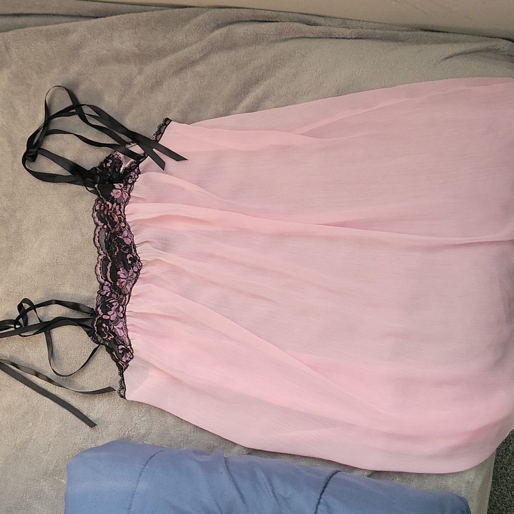 Light pink and black, medium nighty